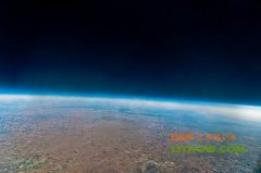 蛋疼的人將Nikon D300s相機送入太空拍回美麗的照片！