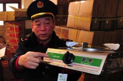 武漢一賣山寨燃?xì)庠畹木尤皇翘O果iphone真雷人！