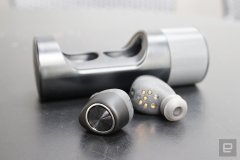 蘋果最近的macbook air購機(jī)與摩托羅拉耳機(jī)